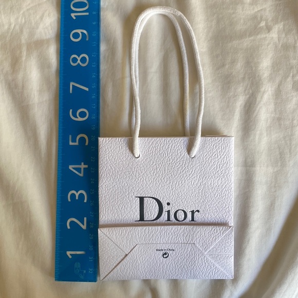 Dior paper shopping bag. - Picture 2 of 6